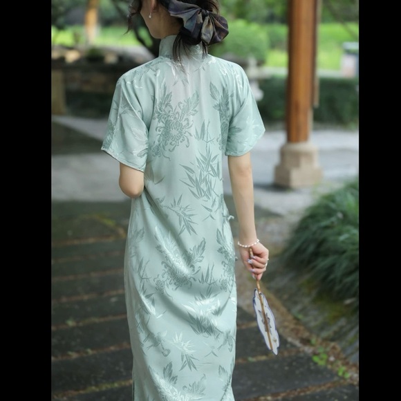 Traditional Chinese dress Qipao - Picture 4 of 4